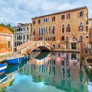 Palazzo Marcello Al Sole Italien