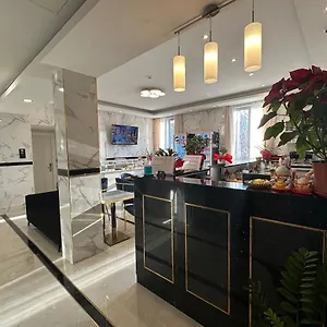 Midway Hotell