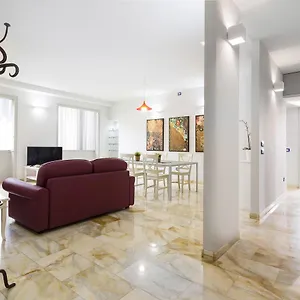 https://regina-giovanna-flat.it-lombardy.com